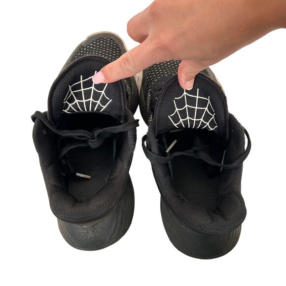 Adidas D.O.N. Issue 1 Spiderman Black Sneakers Sz 5 Youth - Picture 5 of 9